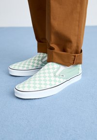 CLASSIC SLIP ON UNISEX - Chaussons - gray olive