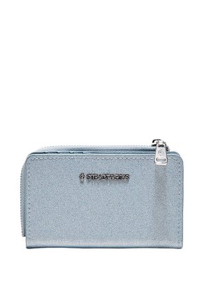 Svetlomodrá textúrovaná peňaženka so strieborným zipsom a malým kovovým logom „Stradivarius“ uprostred prednej strany.