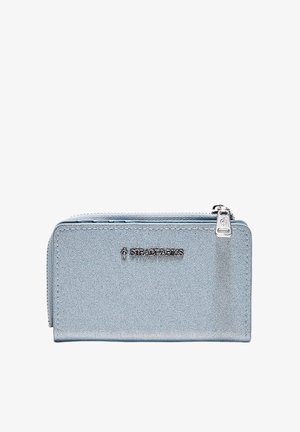 Portefeuille bleu clair texturé avec fermeture éclair argentée et petit logo métallique "Stradivarius" au centre avant.