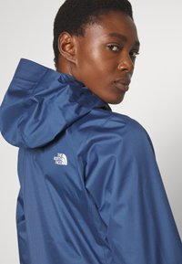 The North Face QUEST JACKET - Regenjacke / wasserabweisende Jacke - shady blue-tnf white