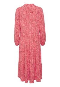 Červené šaty s herringbone vzorem, dlouhými rukávy, kulatým výstřihem a sukňovým volánem. Lehká tkanina se jemnou texturou.