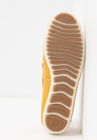 Tamaris WOMS SLIP-ON - Bootsschuh - sun