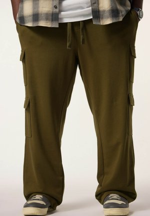 Olivgrüne Cargo-Hose aus weichem Stoff, mit Seitentaschen, geradem Schnitt und lockerer Passform, kombiniert mit grauen Sneakers.