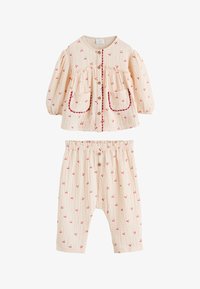 Unselected, cream red cherry