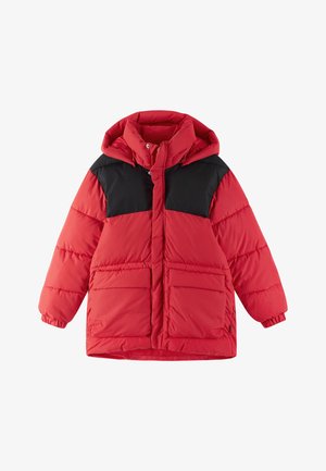 Giacca imbottita rossa con pannello spalle nero, dotata di cappuccio, chiusura frontale con zip e due tasche frontali. Tessuto liscio, design trapuntato.