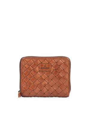 Portefeuille en cuir marron avec motif tressé et fermeture éclair, marqué "PIQUADRO" sur la pièce avant.