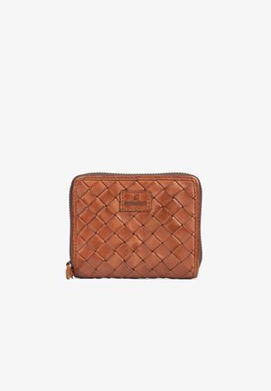 Portefeuille en cuir marron avec motif tressé et fermeture éclair, marqué "PIQUADRO" sur la pièce avant.