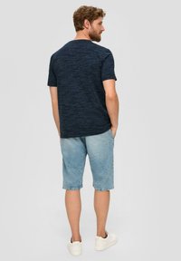 s.Oliver MELIERTES  MIT HENLEY AUSSCHNITT - T-Shirt basic - navy