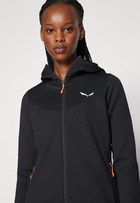 Salewa PUEZ WAFFLE HYB PL HD JACKET W - Sportinė striukė - black out