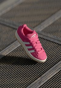 adidas Originals CAMPUS 00S W - Riedlenči�ų batai - pink fusion/core white