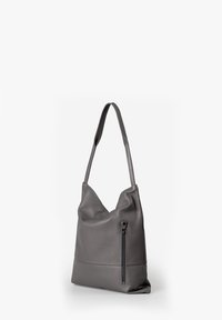 Borsa a spalla in pelle grigia con un design morbido, tracolla regolabile e tasca frontale con zip. Texture liscia e struttura minimalista.