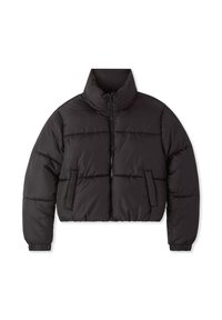 Giacca piumino nera accorciata con colletto alto, chiusura zip e due tasche frontali. Presenta dettagli in pannello cuciti e polsini elasticizzati.