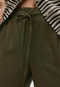 Vero Moda VMJESMILO ANKLE NOOS - Træningsbukser - khaki