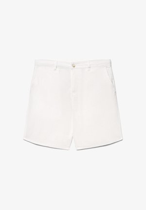 Pantaloncini bianchi in cotone con bottone frontale, passanti per cintura, tasche laterali e un design pulito e semplice.