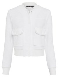 Weiße, kurze Jacke aus strukturiertem Stoff, mit rundem Kragen, Frontknopfverschluss und zwei aufgesetzten Taschen auf der Brust.
