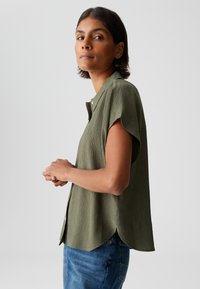 OPUS LOOSE FIT CRINKLE - Camicia - olive leaf