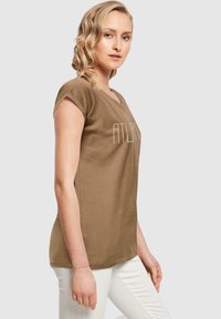 Merchcode ATLANTA EXTENDED SHOULDER - T-shirts med print - olive