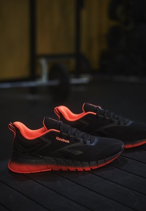 NANO GYM - Trainingsschoen - black\digital coral