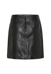 Crna kožna suknja ravnog kroja, s stražnjim zatvaračem i glatkom teksturom. Dizajn je jednostavan, bez dodatnih uzoraka ili akcenata.