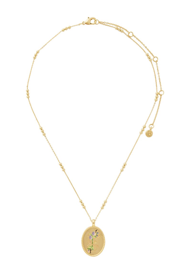 Collar de cadena dorada con pequeñas cuentas y un colgante ovalado que presenta un delicado diseño floral con detalles en púrpura y verde.