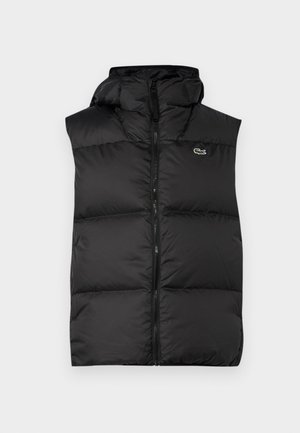 Schwarze Pufferweste mit Kapuze, ausgestattet mit einem zentralen Reißverschluss und einem kleinen Logo. Hergestellt aus glänzendem, isoliertem Material mit einem gesteppten Design.