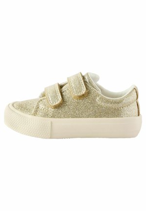 Baskets scintillantes dorées avec une doublure blanche douce, dotées de deux bandes Velcro, d'un bout arrondi et d'une semelle en caoutchouc texturé.