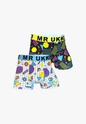 Twee paar boxershorts met gedurfde geometrische patronen. Eén ontwerp is zwart met gele en paarse accenten; de andere is wit met kleurrijke vormen.
