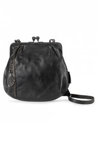 Borsa a tracolla in pelle nera con design plissè, chiusura con gancio metallico e catena decorativa. Base piatta per una posizione stabile.