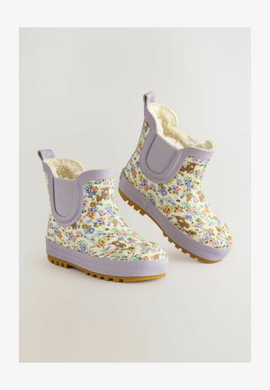 Krāsaini ziedu lietus zābaki ar lavandas akcentiem, veidoti no gumijas, ar teksturētām zālēm un pūkainu odere komfortam un siltumizolācijai.