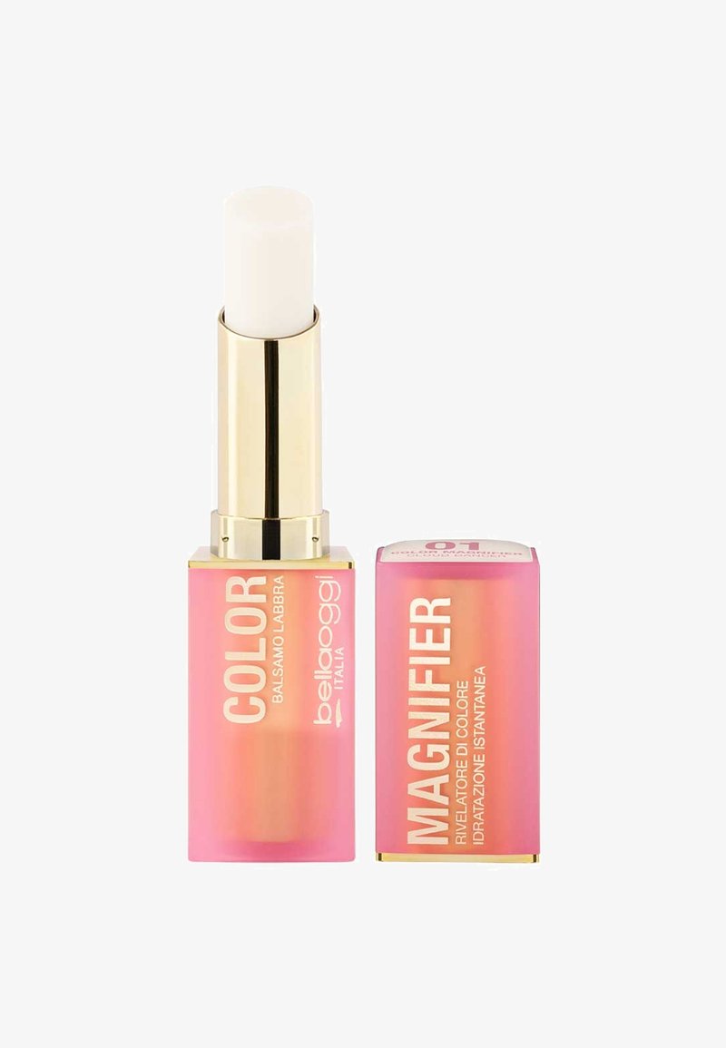 Bottiglia di balsamo per labbra con cappuccio applicatore bianco, contenitore a gradiente rosa, dettagli dorati, etichettato "COLOR" e "MAGNIFIER", design elegante e moderno.