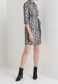 Dorothy Perkins Blusenkleid - black
