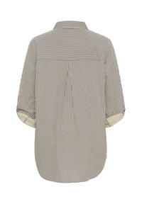 Chemise à rayures en tissu doux. Elle possède un col, des manches roulables et une plis dans le dos pour faciliter les mouvements. Couleurs : crème et marine.