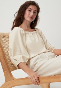 comma casual identity Bluse - creme