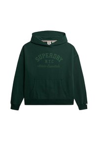 Sudadera con capucha verde y bolsillo frontal; cuenta con el logo "SUPERDRY N.Y.C. Athletic Essentials" en una fuente verde más clara. Textura suave.