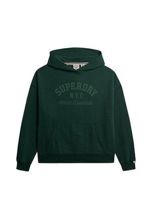 Groene hoodie met een voorzak; heeft het logo "SUPERDRY N.Y.C. Athletic Essentials" in een lichtere groene lettertype. Zachte textuur.