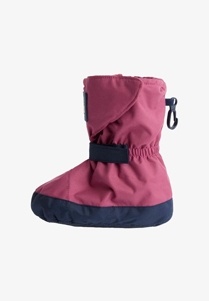 Stivale impermeabile per bambini in borgogna e blu navy. Tomaia in morbido tessuto con arricciatura elastica, cinghia regolabile e suola in gomma testurizzata.
