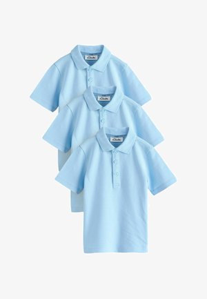 Tre polo azzurre a maniche corte con colletto e patta con tre bottoni, impilate in ordine decrescente di taglia.