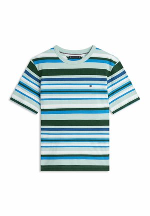 Maglietta a maniche corte con scollo a girocollo e righe orizzontali verde, blu, bianco e teal, con un piccolo logo sul petto.