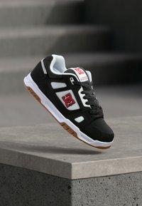 Nem kiválasztott, black/white/red