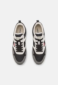 Levi's® OATS REFRESH - Tossud - regular black