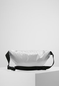 Urban Classics Marsupio - silver