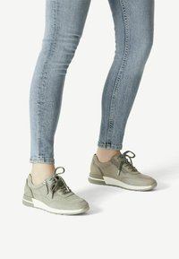 Tamaris PURE RELAX - Sneaker low - sage nubuc