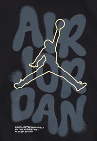 Tessuto nero con un grande testo grigio "AIR JORDAN". Una silhouette gialla di una figura che salta è presente in modo prominente, con ulteriore testo bianco sottostante.