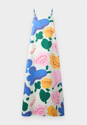 Witte mouwloze maxi-jurk met grote bloemen in verschillende kleuren en groene bladeren, met dunne schouderbandjes.