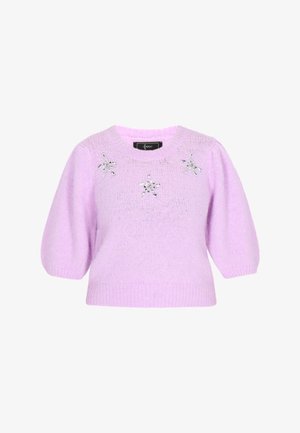 Svetlo fialový sveter s krátkymi puff rukávmi, okrúhlym výstrihom a dekoratívnymi striebornými ozdobami, ktoré pripomínajú snehové vločky na prednej strane.