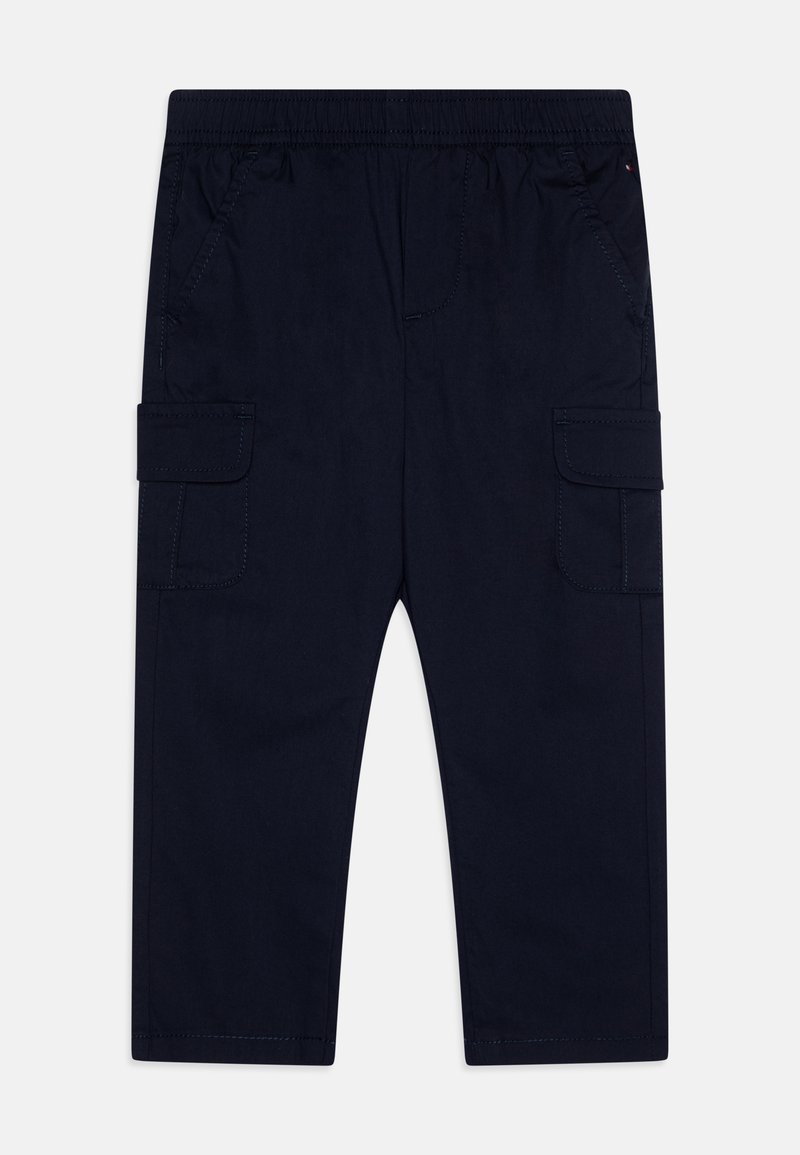 Laivastonsiniset cargo-housut, joissa on joustava vyötärö, sivutaskut ja kaksi suurta sivutaskua. Sujuva kangas, jossa on ommeltuja yksityiskohtia.