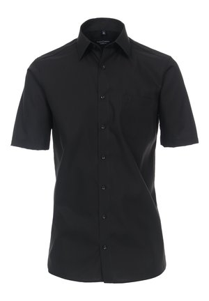 Chemise noire à manches courtes avec boutons, confectionnée dans un tissu lisse, dotée d'un col, d'une poche unique sur le côté gauche de la poitrine et d'une fermeture à boutons à l'avant.