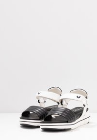 LOVE OUR PLANET by MARCO TOZZI Plateausandalette - black/white