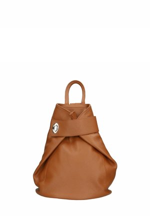 Bolso de mano de cuero marrón con un diseño desenfadado, que cuenta con un asa superior y un acento de metal plateado en la banda. Acabado suave y texturizado.