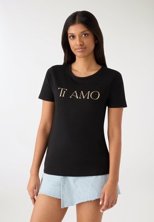 - T-shirt z nadrukiem